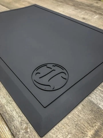 Irving Barber Company Tapered Barber Mat - Black / Black